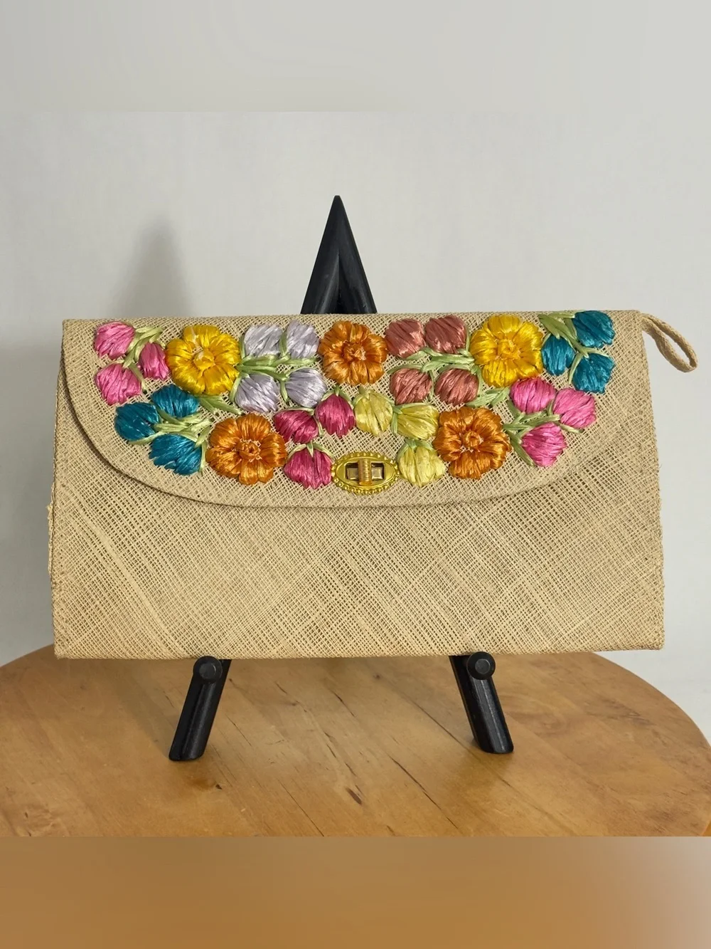 Vintage 1980’s Woven Raffia Straw Clutch Purse Turn-Lock Closure Floral Appliqué